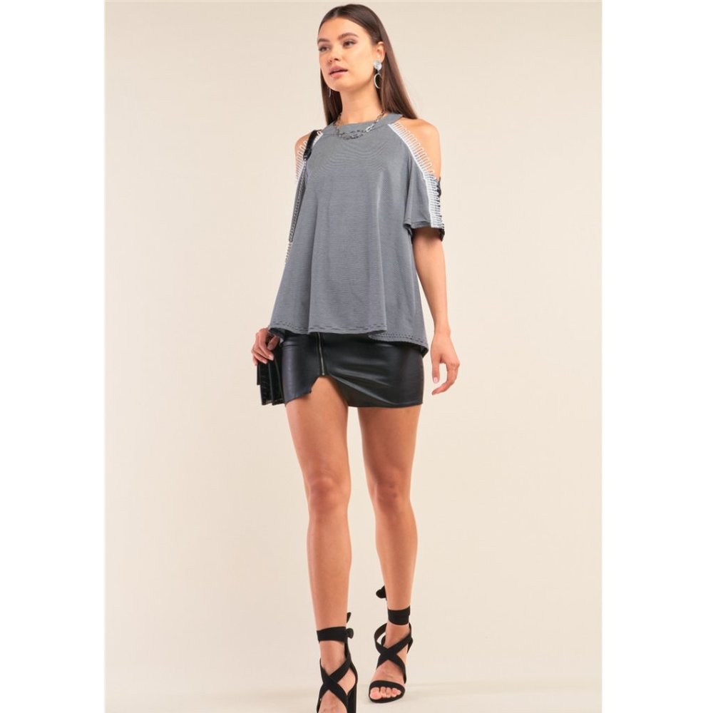 🥳🥳HP🥳🥳NEW Loop Trim Cold Shoulder Top - Picture 2 of 4